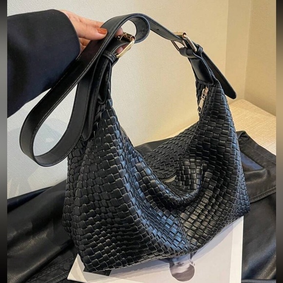 Black or Brown Soft Weave Large Shoulder Bag with Adjustable Shoulder Strap - Picture 1 of 10